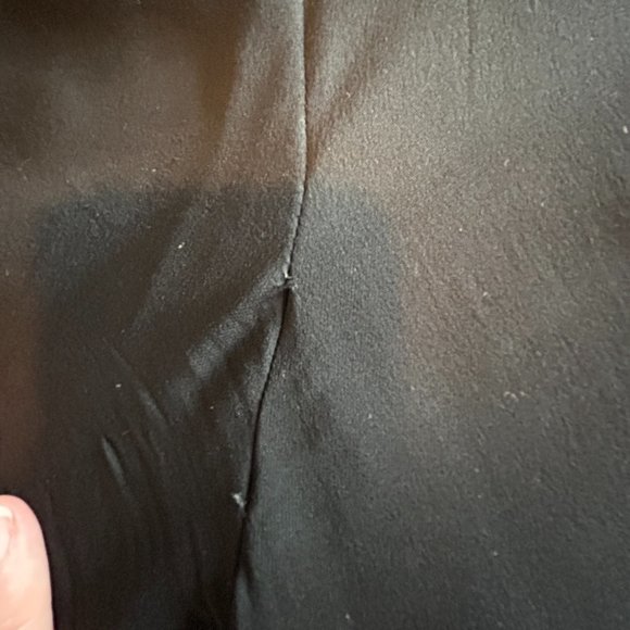 Aritzia Wilfred 100% Silk Cypres Short Sleeve Keyhole Back Top in Black, Sz M. - Picture 6 of 7